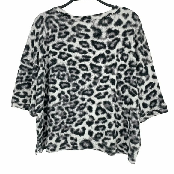 Splendid Shirt Womens Sz M Gray Black Leopard Round Neck Fleece Stretch Pullover - Picture 2 of 9